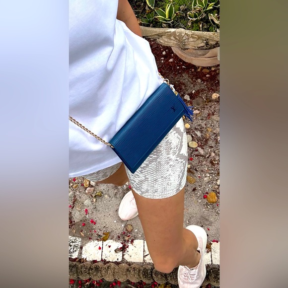 Louis Vuitton blue wallet - Picture 1 of 8